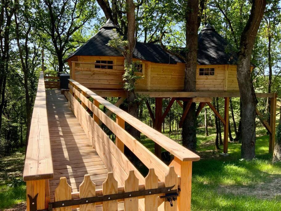 La Cabane Perchee De La Mure Bongheat Exterior photo